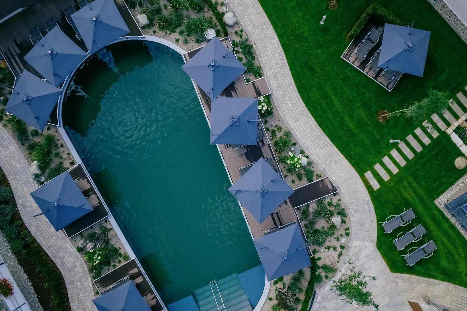 Churfuerstenhof Wellnesshotel contacts
